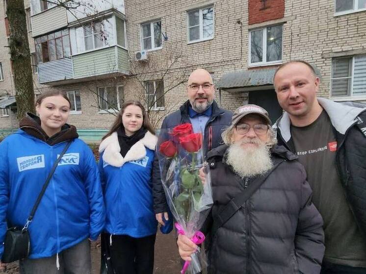 В Серпухове отпраздновал 80-летие легендарный гармонист дед Слава