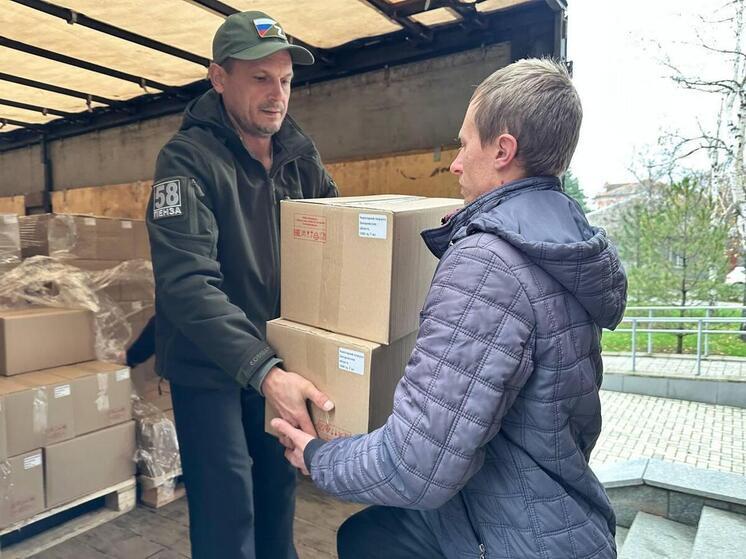 Почти две с половиной тысячи сладких подарков доставлены детям Токмакского округа