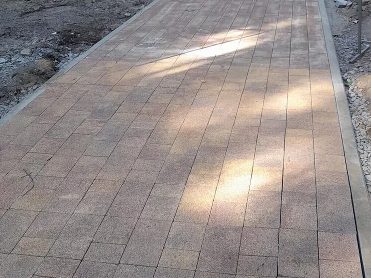 Тропу у Майcкого переулка замостили и готовят к подсветке