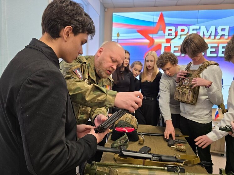 Участники СВО проводят уроки для старшеклассников Архангельска