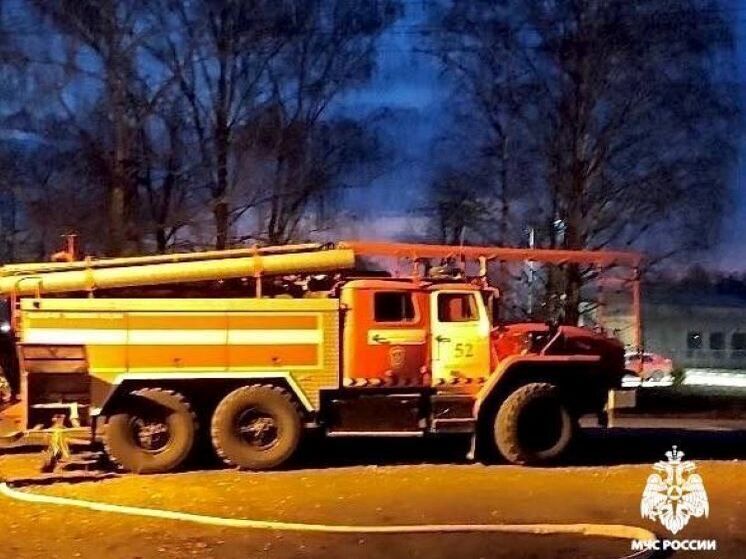 В Шебекинском округе пожарные спасли пенсионерку из горящего дома