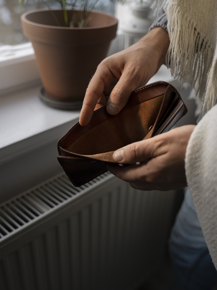 Жительницу Брянска обокрали в гостях: исчезли деньги из кошелька