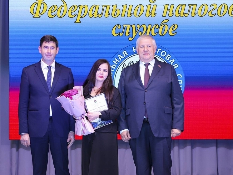Депутат Владимир Зюзин поздравил работников налоговых органов с 35-летием образования ФНС России