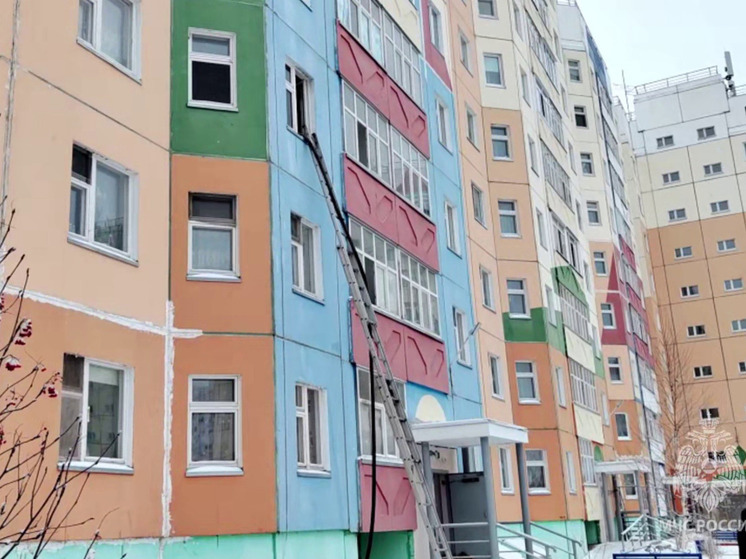 В Нижневартовске при пожаре в квартире пострадали двое детей