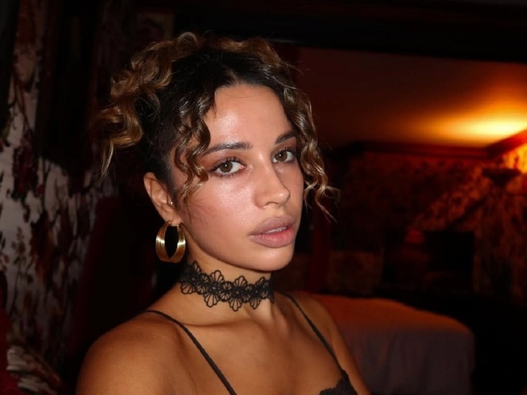 Специализировавшаяся на индивидуальном и групповом многоборье российская и азербайджанская гимнастка Самира Мустафаева поделилась пляжным контентом. 32-летняя спортсменка показала результаты работы над фигурой своей мечты.