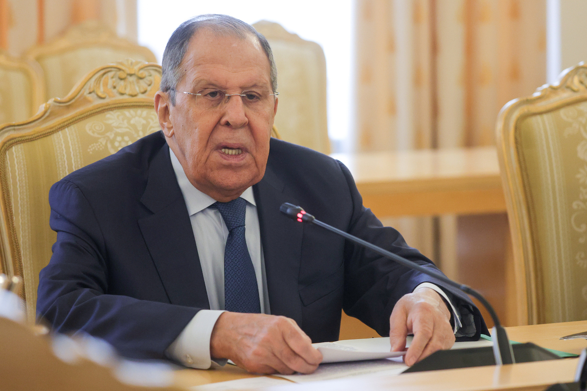 Лавров прокомментировал слова Макрона в адрес России
