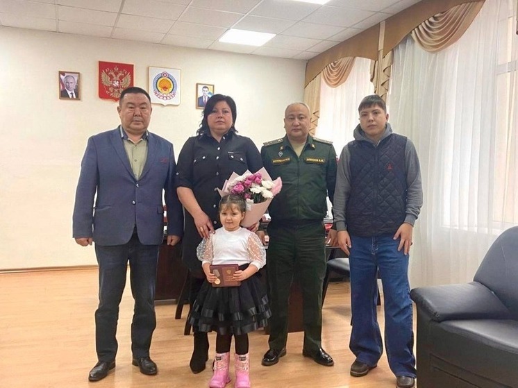 Жителям Калмыкии наградили медалью «За отвагу»