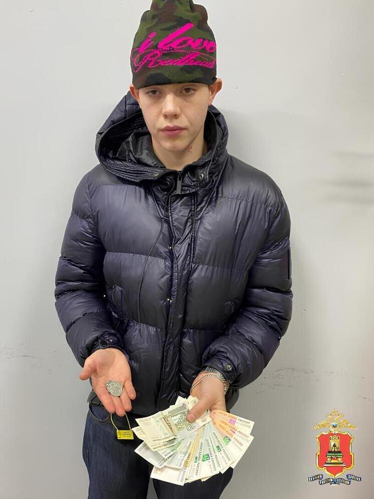 В Москве задержали пособника мошенников, которые обманули пенсионерку из Тверской области