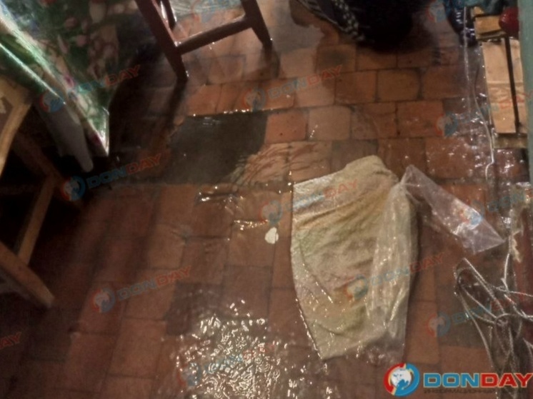 В разваливающемся жилом доме в Цимлянске начали лопаться трубы