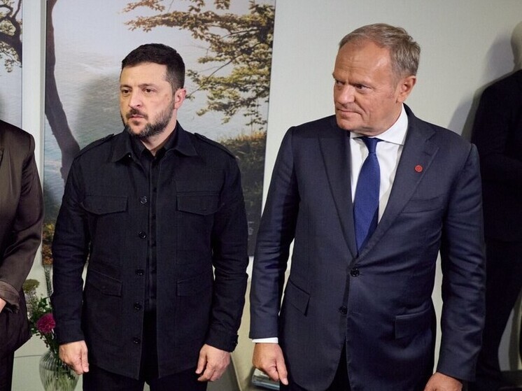 В информационном пространстве Польши нарастает парадокс, который становится все более очевидным для наблюдателей. Об этом пишет Myśl Polska (статью перевели ИноСМИ). Власти и основные медиа, следуя курсом жесткой русофобии и поддержки Киева, продолжают нагнетать антироссийскую истерию, однако реакция польского общества оказывается диаметрально противоположной.