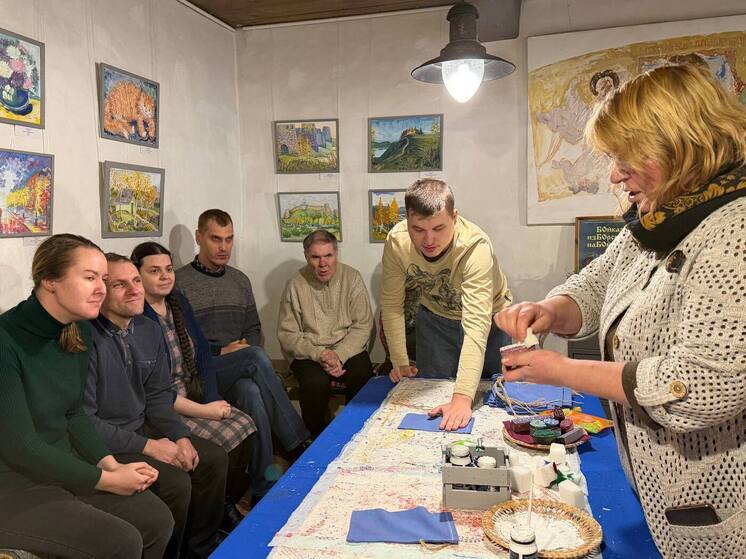 С«бойкой изборской набойкой» познакомили воспитанников производственно-интеграционных мастерских для инвалидов
