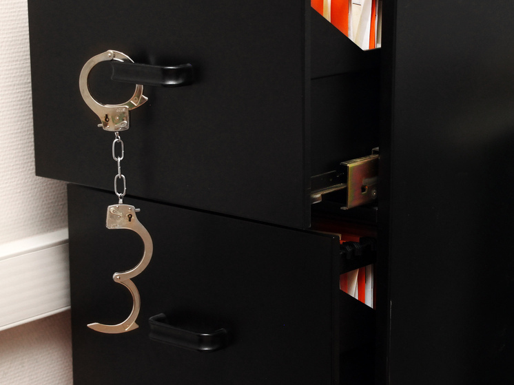 Суд арестовал подростка, напавшего на полицейских