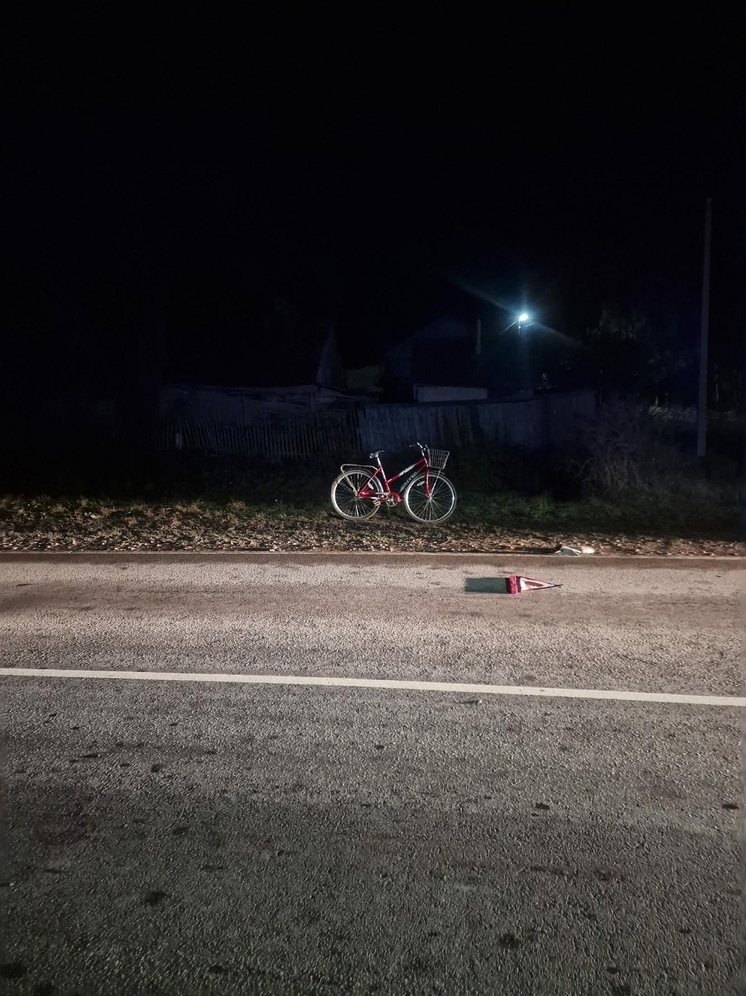 В Орловской области выехавшая на встречную полосу велосипедистка попала под колёса машины