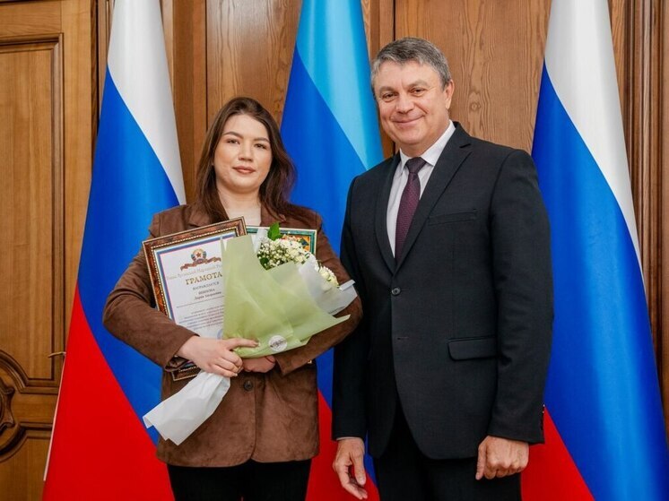 Семь жителей ЛНР награждены за победу в конкурсе "Новая республика – руками молодежи"