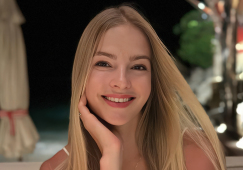 «Сильная и красивая»: Клишина в нежно-розовом купальнике восхитила подтянутой фигурой