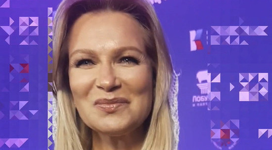 Олеся Судзиловская пришла на мероприятие в коже и кружевах 