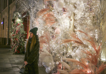 Когда за окном начинают мелькать гирлянды, а в воздухе витает запах мандаринов и ожидание чуда, ощущение одиночества может стать особенно острым