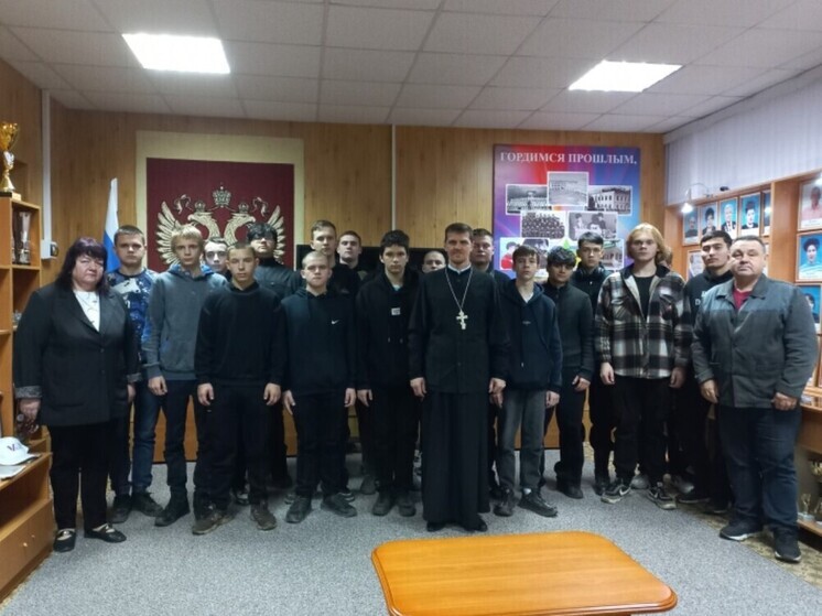 Священник пообщался с первокурсниками Орловского техникума агробизнеса и сервиса