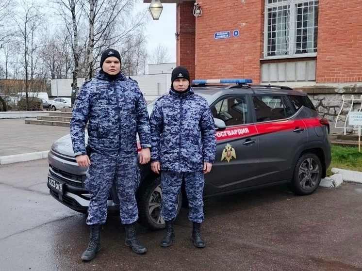 Росгвардейцы спасли жителя Выборга, который чуть не замерз в лесу