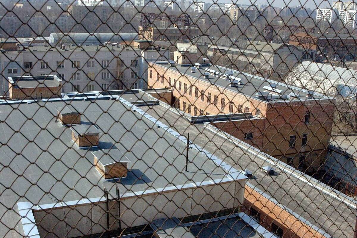 Осужденный плеснул в лицо кислотой начальнику колонии в Калужской области