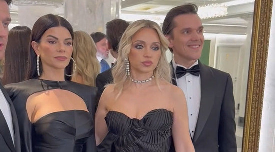 Инна Маликова удивила платьем с сюрпризом