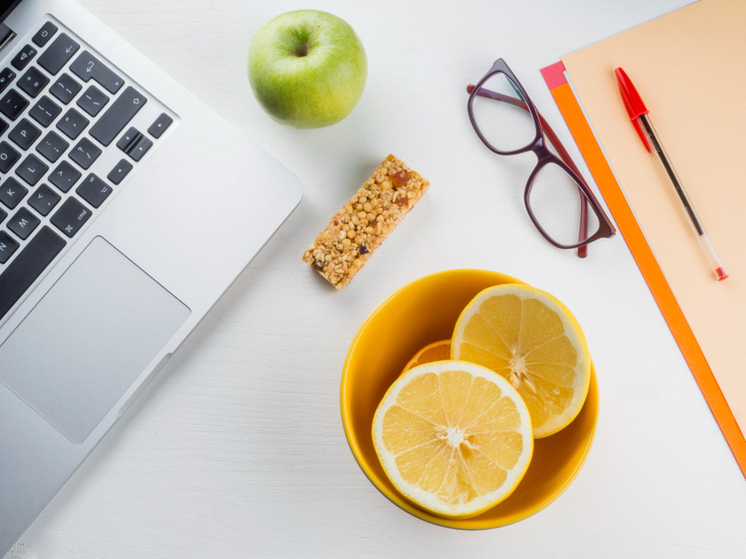 Может ли начальник оштрафовать тамбовчанина за обед за рабочим столом