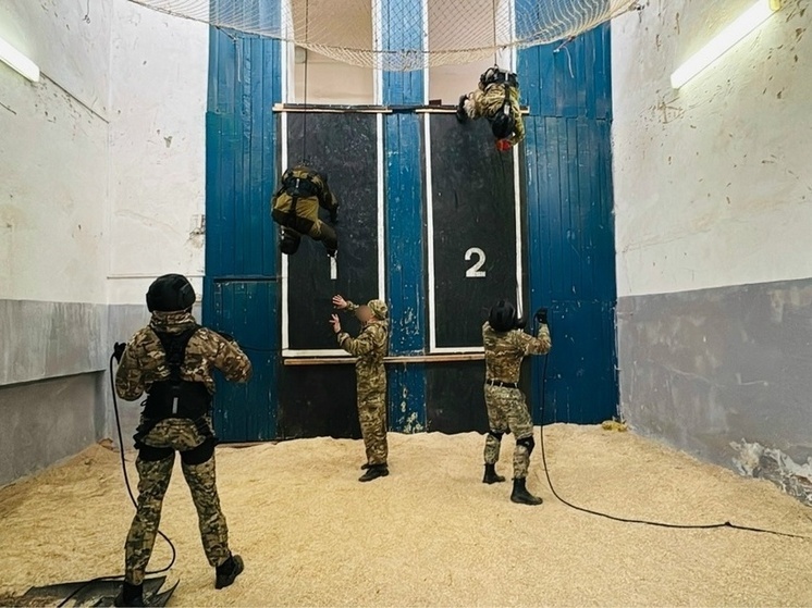 В Тульской области приставы отточили высотные навыки под контролем СОБРа