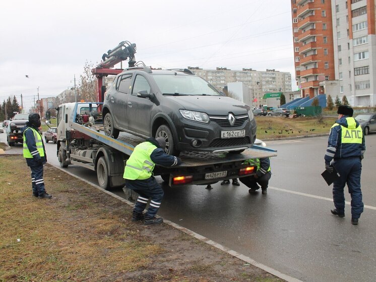 В Новоюжном районе Чебоксар эвакуируют автомобили нарушителей правил парковки