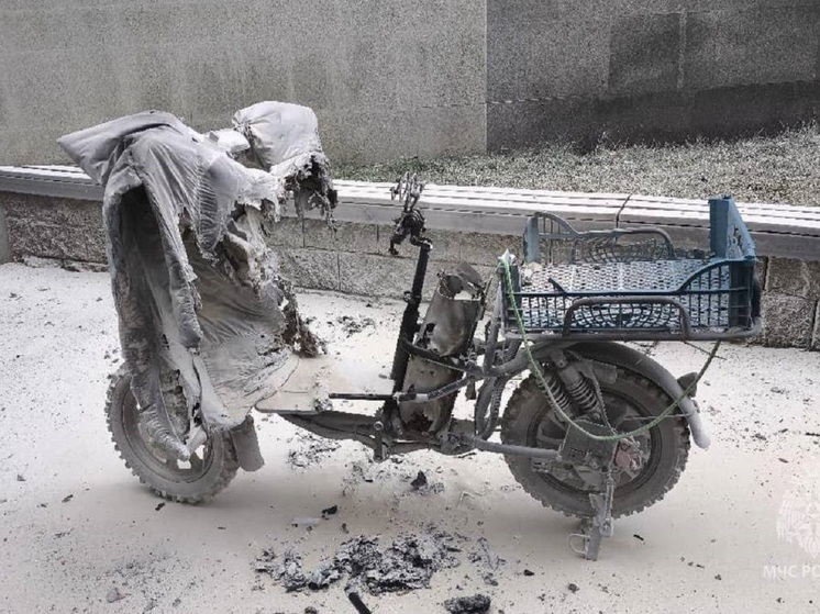 Загоревшийся электровелосипед чуть не привел к пожару в спорткомплексе Екатеринбурга