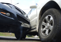 На второй день после ДТП обнаружился пострадавший: вправе ли сотрудники ГАИ требовать от участников происшествия освидетельствования на опьянение? У водоохранной зоны соответствующие предупреждающие знаки не установлены: можно ли наказать водителя за въезд? Каршеринговая компания оштрафовала водителя на огромную сумму: можно ли добиться снижения размера штрафа? Нарушителю выдана копия постановления о штрафе: должны ли по его требованию выдать еще несколько заверенных копий для обжалования?

На в