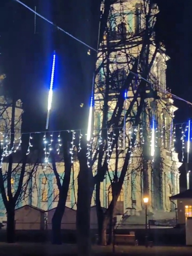 В Костроме начинается установка праздничной иллюминации