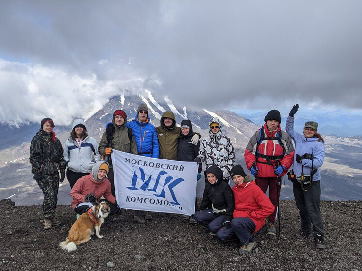 Наш корреспондент в составе научной экспедиции на Камчатку на месте наблюдал, как «огненная гора», спавшая до этого 400 лет, зашевелилась