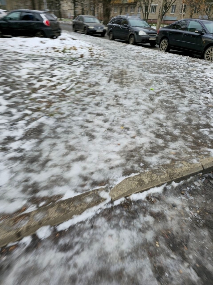 Зима еще не началась, а в Ярославле появились нерукотворные катки