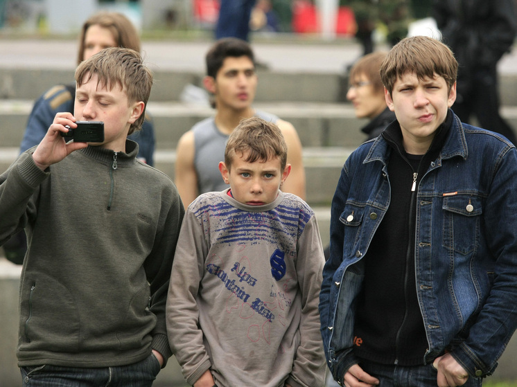 «Я нюхал клей»: дети 11-12 лет имеют больше вредных привычек, чем думают их родители