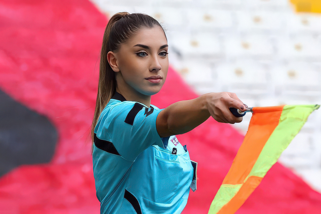 Турецкая судья обрела личную армию фанатов после скандального видео: фото Элиф Караарслан