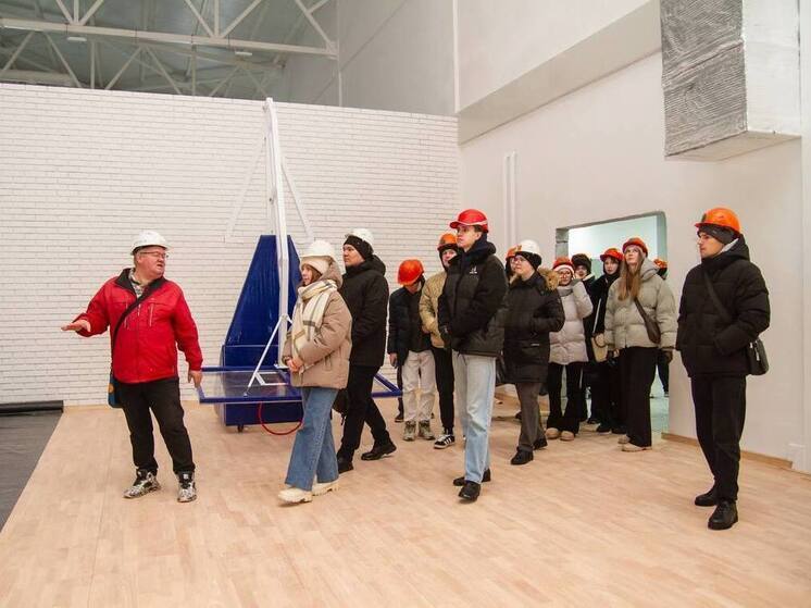 Будущие строители Югры побывали на знаковых стройках Сургута