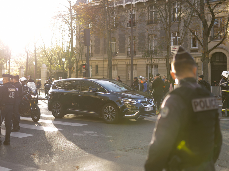 Parisien: спецслужбы Франции задержали россиянку из НКО по подозрению в шпионаже