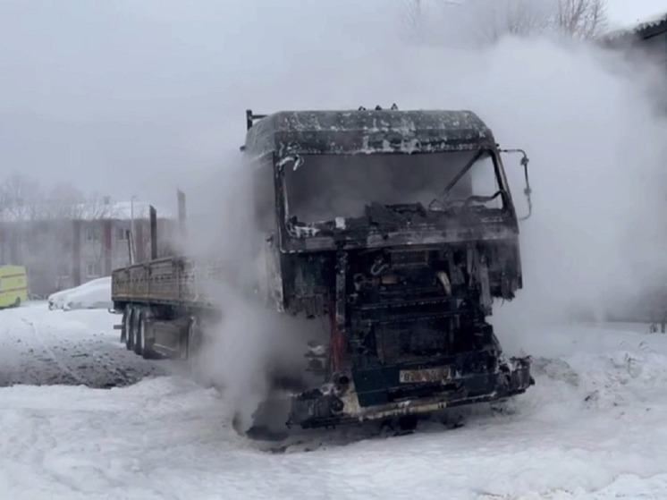 В Губкинском сгорела фура