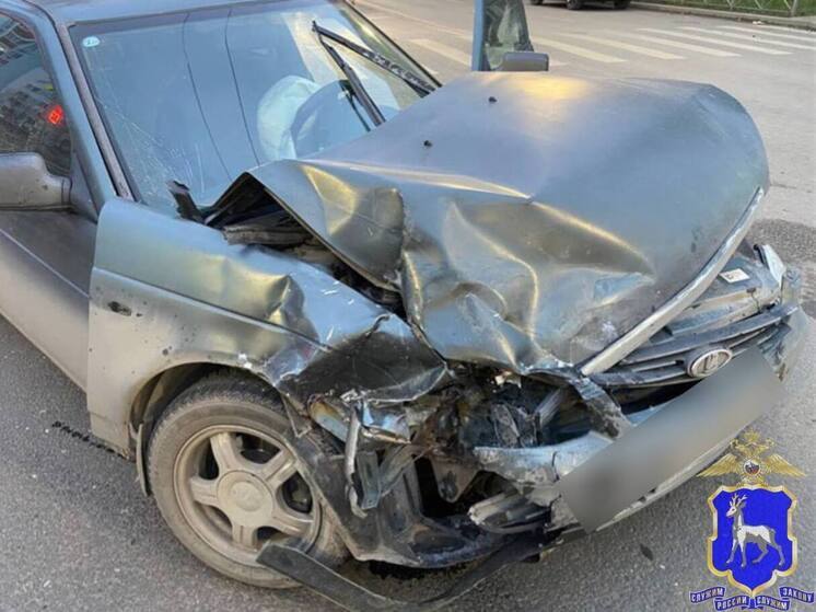 В Самаре 25 ноября столкнулись две «приоры»: пострадали оба водителя