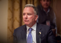 Президент США Дональд Трамп заявил, что его план по прекращению конфликта Украине был “доработан”, и он направляет посла Стива Уиткоффа на встречу с президентом России Владимиром Путиным, а министра армии Дэна Дрисколла - на встречу с украинскими официальными лицами