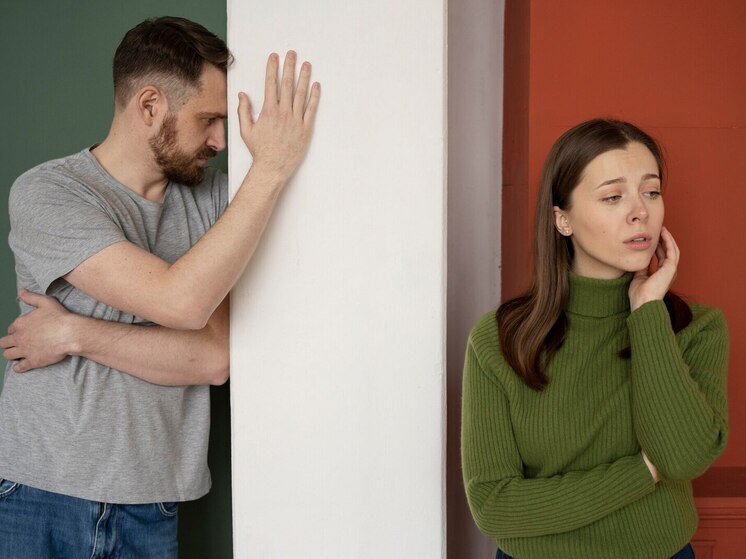 Убирайтесь вон оба и монатки свои заберите: выгнала свекровь и мужа из квартиры, они не оставили мне выбора, когда я узнала правду