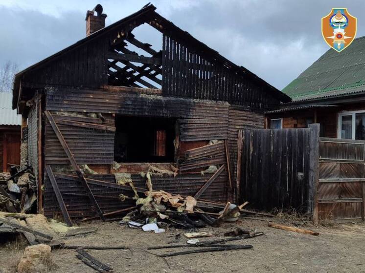 Пожарные в Бурятии вынесли газовые баллоны из объятого огнем зимовья