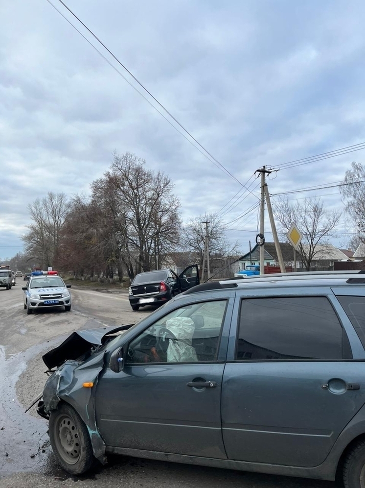 В Курской области спасатели выезжали на ДТП с пострадавшим водителем