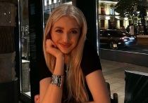 Выступающая в танцах на льду Софья Леонтьева поделилась подборкой новых фотографий. 20-летняя спортсменка, которую называют самой красивой российской фигуристкой, показала наряды для поздней осени