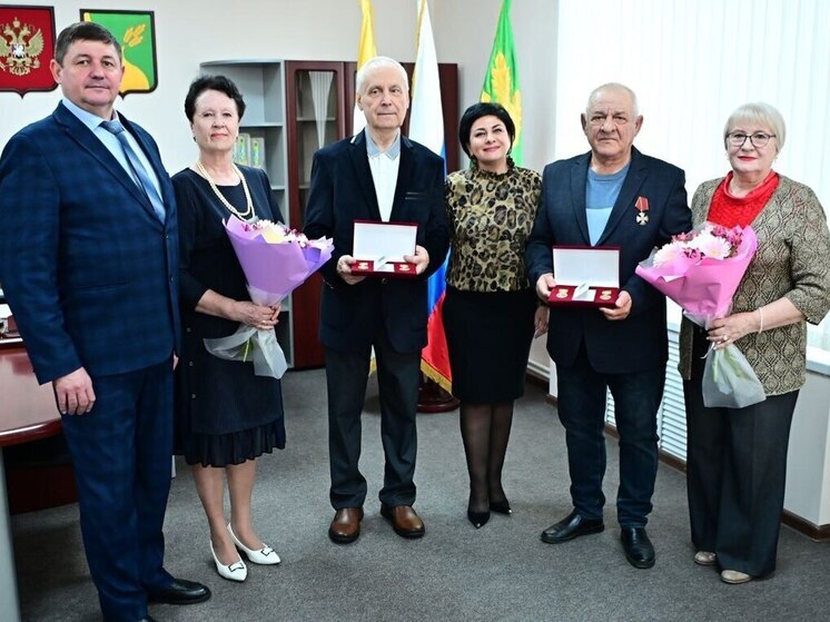 В Будённовском округе наградили семьи, прожившие в браке более 50 лет
