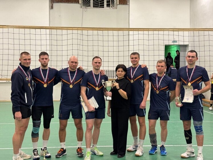 «Молния» победила на турнире по волейболу в брянском поселке Клетня