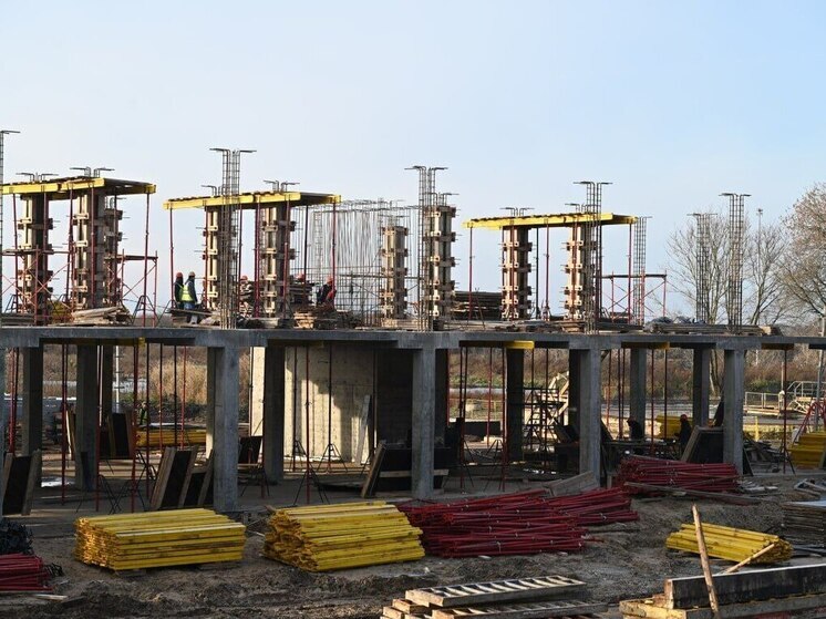 На крупнейших в Подмосковье очистных сооружениях Серпухова продолжается масштабная реконструкция, которая преподносит и некоторые сюрпризы: в процессе работ были выявлены нюансы, потребовавшие частичного пересмотра проекта и увеличения сроков