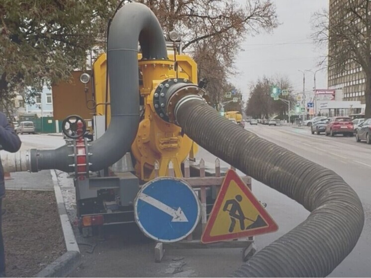 В Орле продолжают работы на аварийном коллекторе на улице Полесской