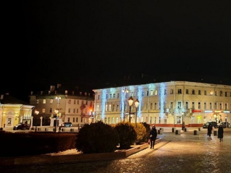 В Костроме начались работы по новогоднему украшению города