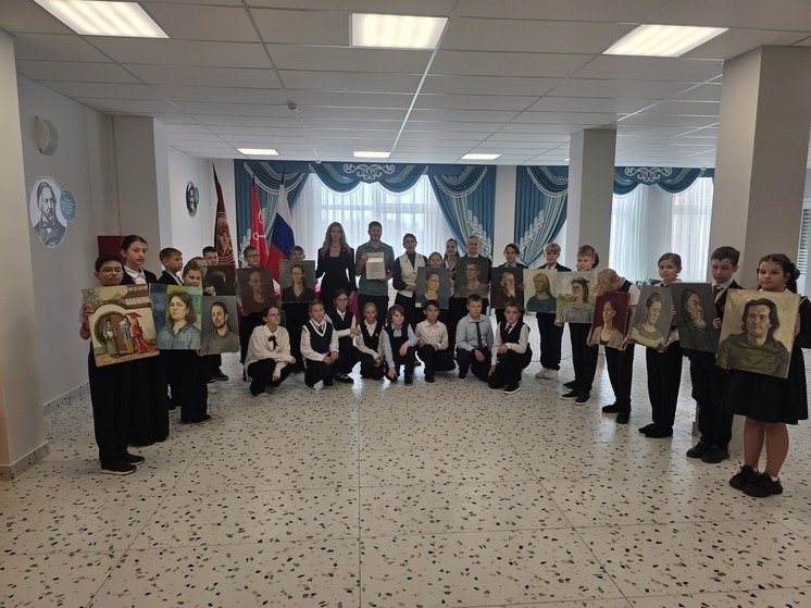 В Петербурге 18 незадекларированных картин передали школьникам